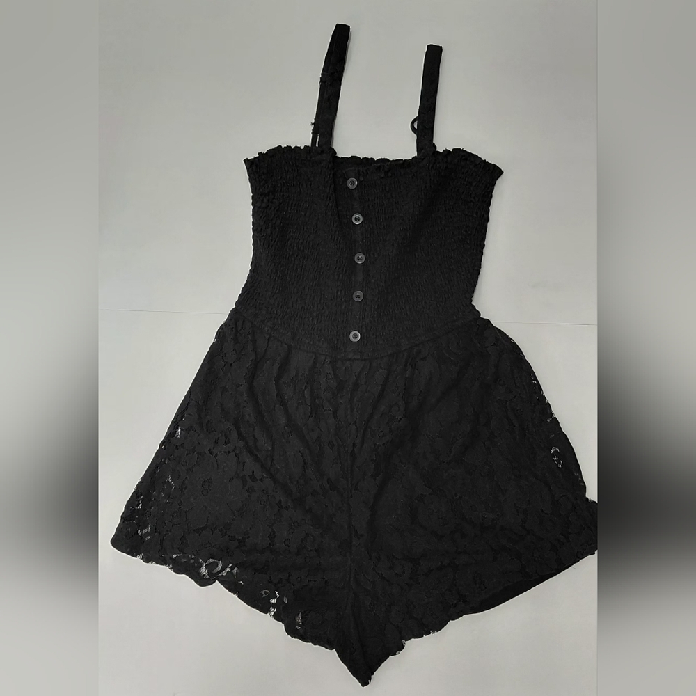 Hollister Black Romper With Ajustable straps Shorts Size M.